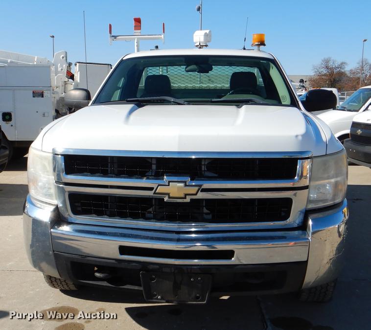 image for item DF1630 2009 Chevrolet Silverado 3500HD utility bed pickup truck