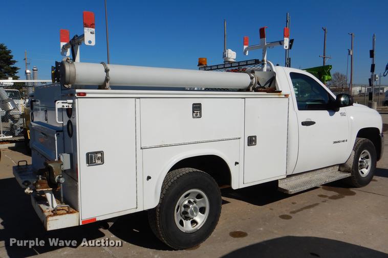 image for item DF1630 2009 Chevrolet Silverado 3500HD utility bed pickup truck