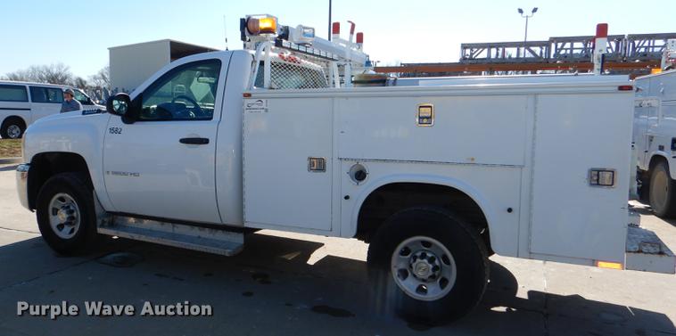 image for item DF1630 2009 Chevrolet Silverado 3500HD utility bed pickup truck
