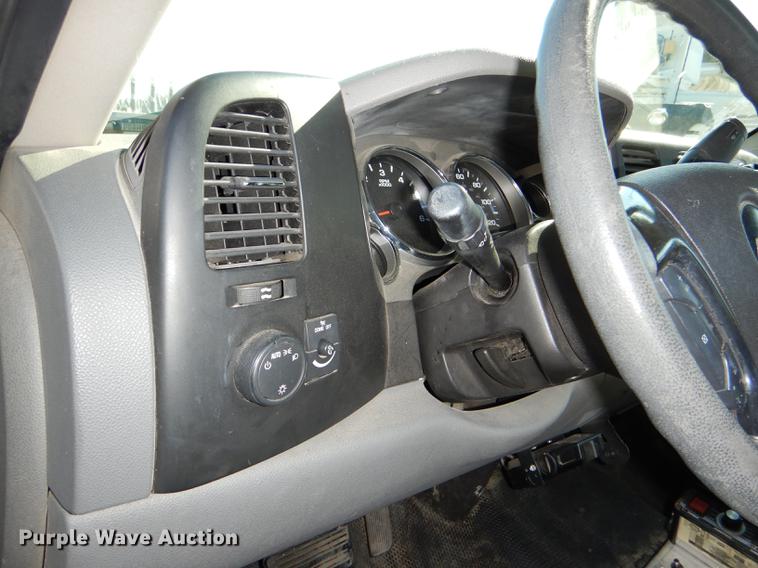 image for item DF1630 2009 Chevrolet Silverado 3500HD utility bed pickup truck