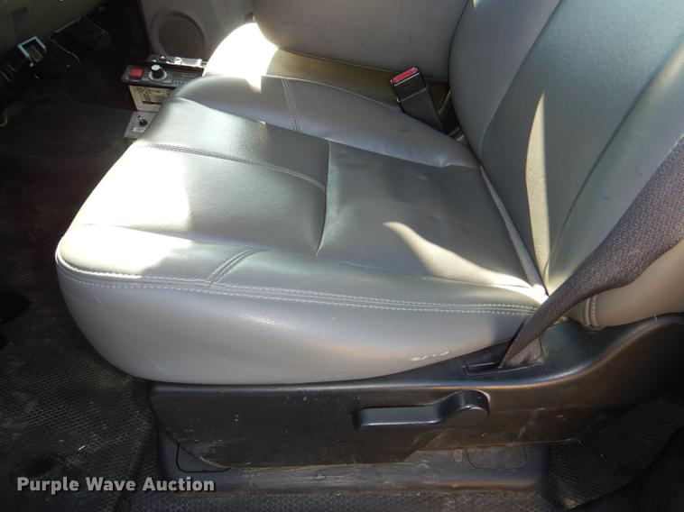 image for item DF1630 2009 Chevrolet Silverado 3500HD utility bed pickup truck