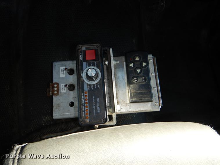 image for item DF1630 2009 Chevrolet Silverado 3500HD utility bed pickup truck