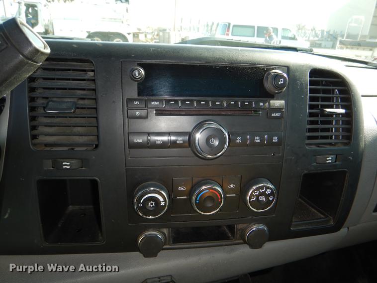 image for item DF1630 2009 Chevrolet Silverado 3500HD utility bed pickup truck