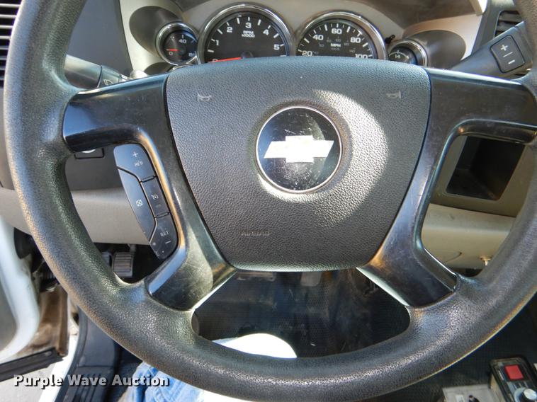 image for item DF1630 2009 Chevrolet Silverado 3500HD utility bed pickup truck