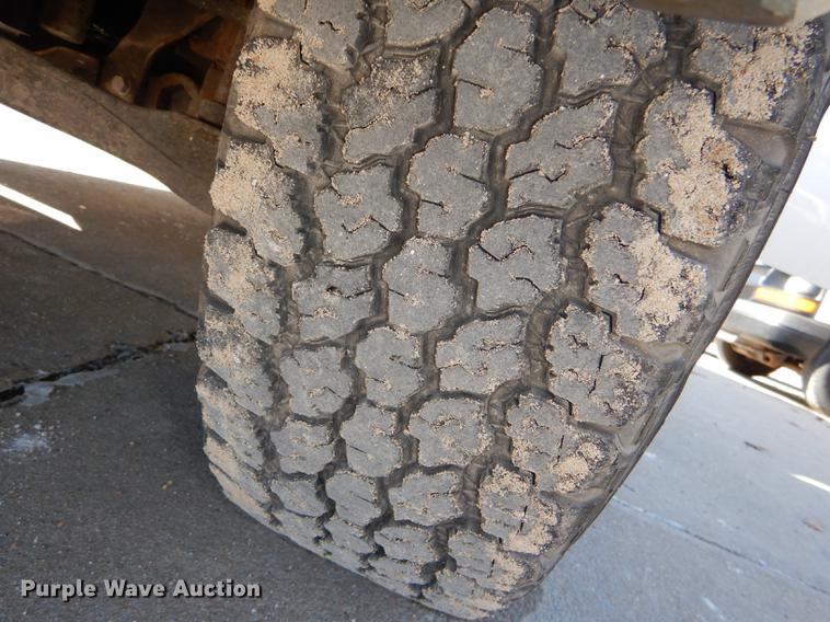 image for item DF1630 2009 Chevrolet Silverado 3500HD utility bed pickup truck