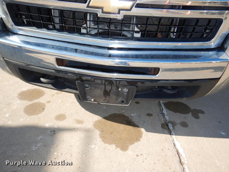 image for item DF1630 2009 Chevrolet Silverado 3500HD utility bed pickup truck