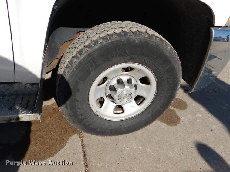 image for item DF1630 2009 Chevrolet Silverado 3500HD utility bed pickup truck