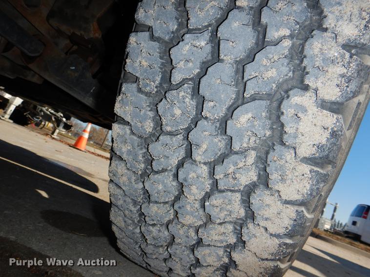 image for item DF1630 2009 Chevrolet Silverado 3500HD utility bed pickup truck