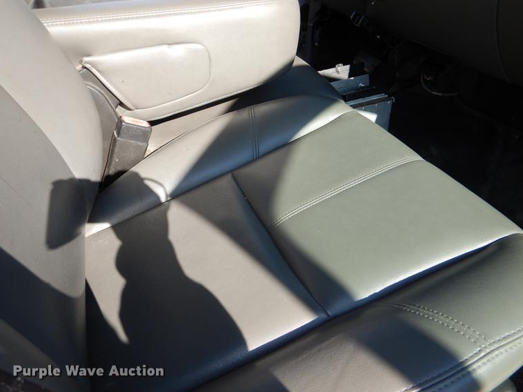 image for item DF1630 2009 Chevrolet Silverado 3500HD utility bed pickup truck