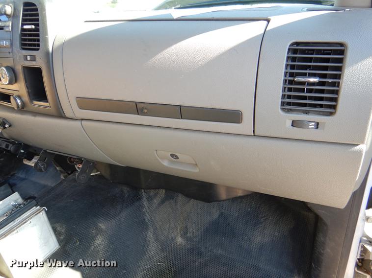 image for item DF1630 2009 Chevrolet Silverado 3500HD utility bed pickup truck