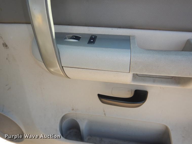 image for item DF1630 2009 Chevrolet Silverado 3500HD utility bed pickup truck