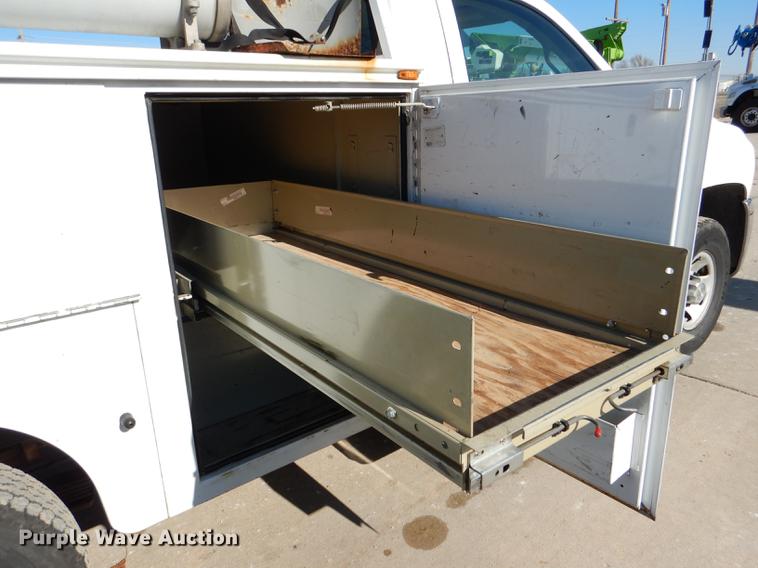 image for item DF1630 2009 Chevrolet Silverado 3500HD utility bed pickup truck