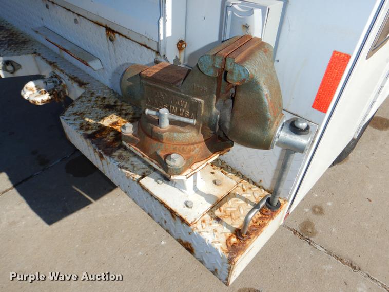 image for item DF1630 2009 Chevrolet Silverado 3500HD utility bed pickup truck