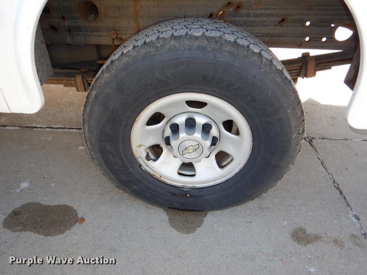 image for item DF1630 2009 Chevrolet Silverado 3500HD utility bed pickup truck