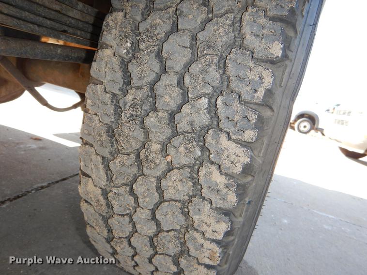 image for item DF1630 2009 Chevrolet Silverado 3500HD utility bed pickup truck