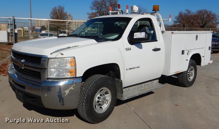 image for item DF1961 2009 Chevrolet Silverado 3500HD utility bed pickup truck