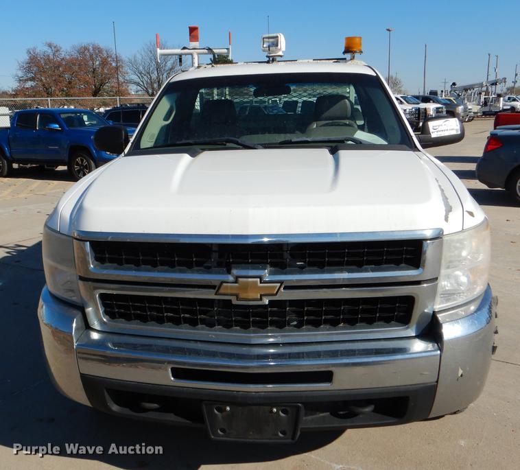image for item DF1961 2009 Chevrolet Silverado 3500HD utility bed pickup truck