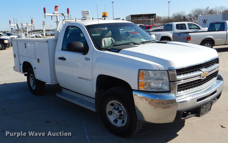 image for item DF1961 2009 Chevrolet Silverado 3500HD utility bed pickup truck