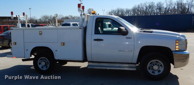 image for item DF1961 2009 Chevrolet Silverado 3500HD utility bed pickup truck