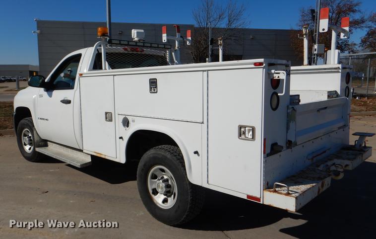 image for item DF1961 2009 Chevrolet Silverado 3500HD utility bed pickup truck