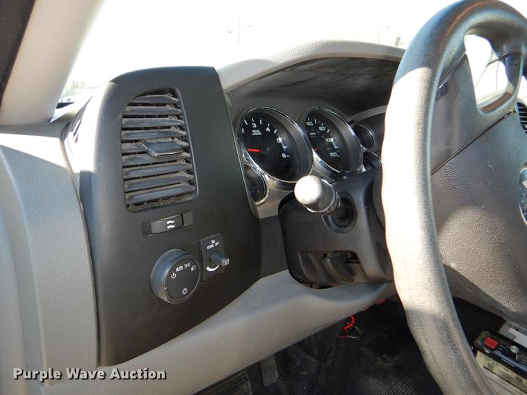 image for item DF1961 2009 Chevrolet Silverado 3500HD utility bed pickup truck