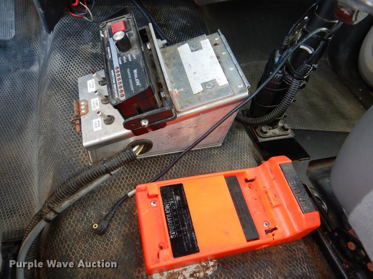 image for item DF1961 2009 Chevrolet Silverado 3500HD utility bed pickup truck