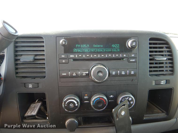 image for item DF1961 2009 Chevrolet Silverado 3500HD utility bed pickup truck