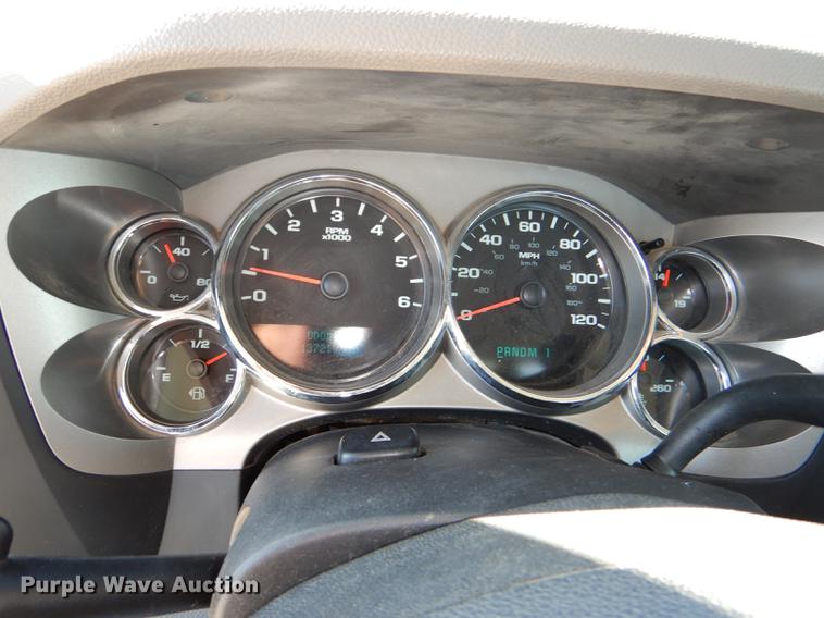 image for item DF1961 2009 Chevrolet Silverado 3500HD utility bed pickup truck