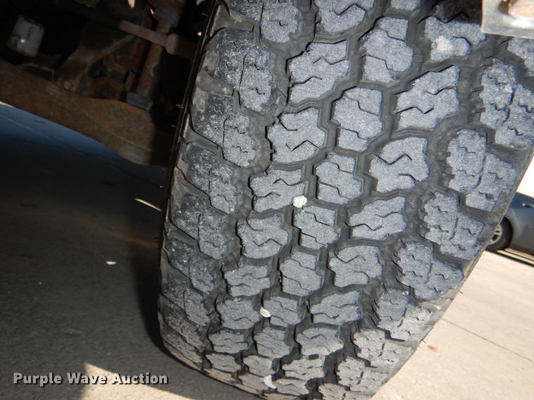 image for item DF1961 2009 Chevrolet Silverado 3500HD utility bed pickup truck