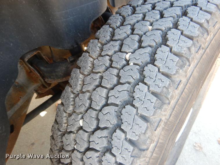 image for item DF1961 2009 Chevrolet Silverado 3500HD utility bed pickup truck