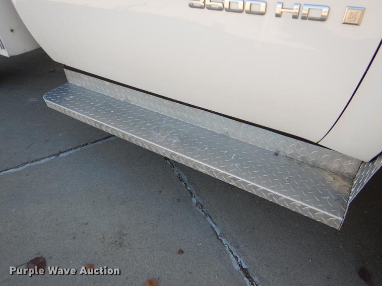 image for item DF1961 2009 Chevrolet Silverado 3500HD utility bed pickup truck