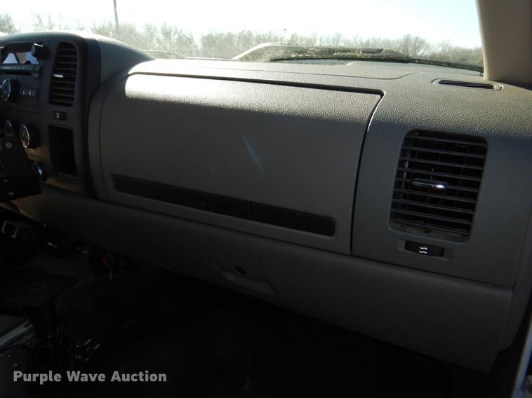 image for item DF1961 2009 Chevrolet Silverado 3500HD utility bed pickup truck