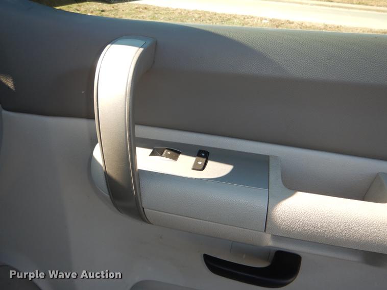 image for item DF1961 2009 Chevrolet Silverado 3500HD utility bed pickup truck