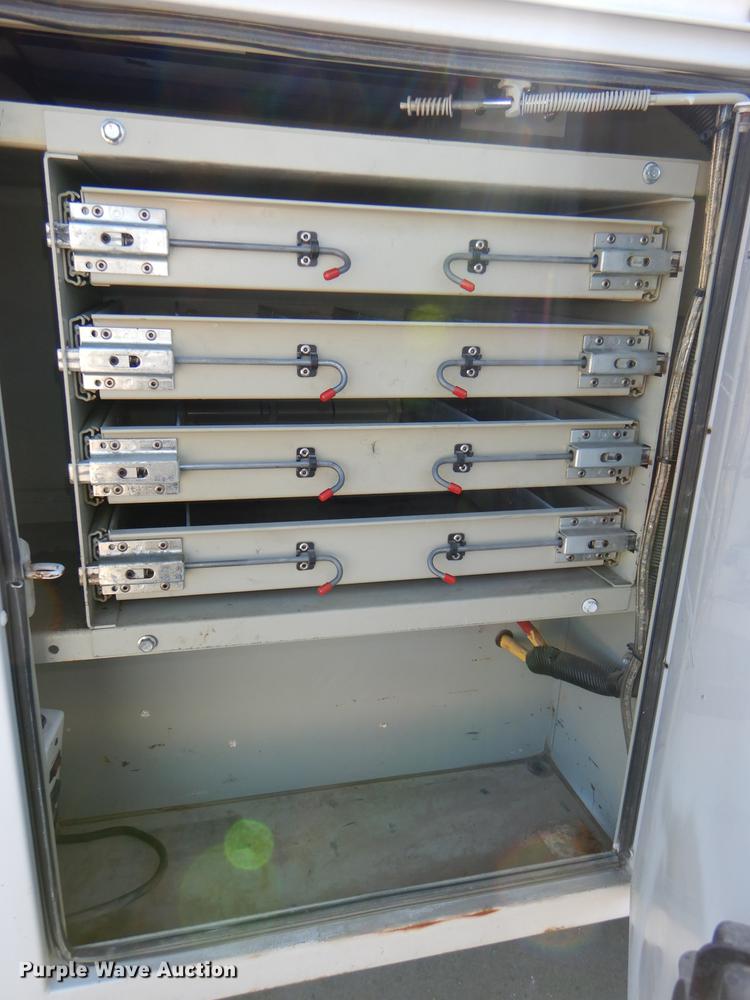 image for item DF1961 2009 Chevrolet Silverado 3500HD utility bed pickup truck