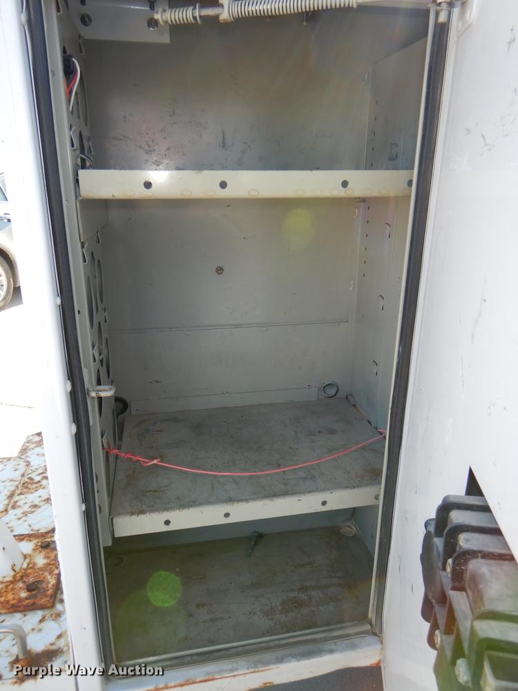 image for item DF1961 2009 Chevrolet Silverado 3500HD utility bed pickup truck