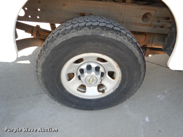 image for item DF1961 2009 Chevrolet Silverado 3500HD utility bed pickup truck