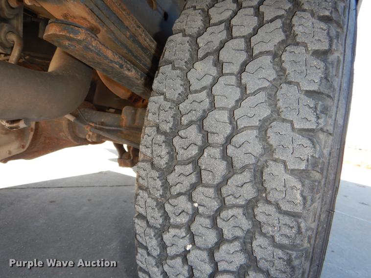 image for item DF1961 2009 Chevrolet Silverado 3500HD utility bed pickup truck