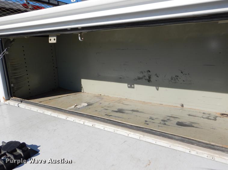 image for item DF1961 2009 Chevrolet Silverado 3500HD utility bed pickup truck