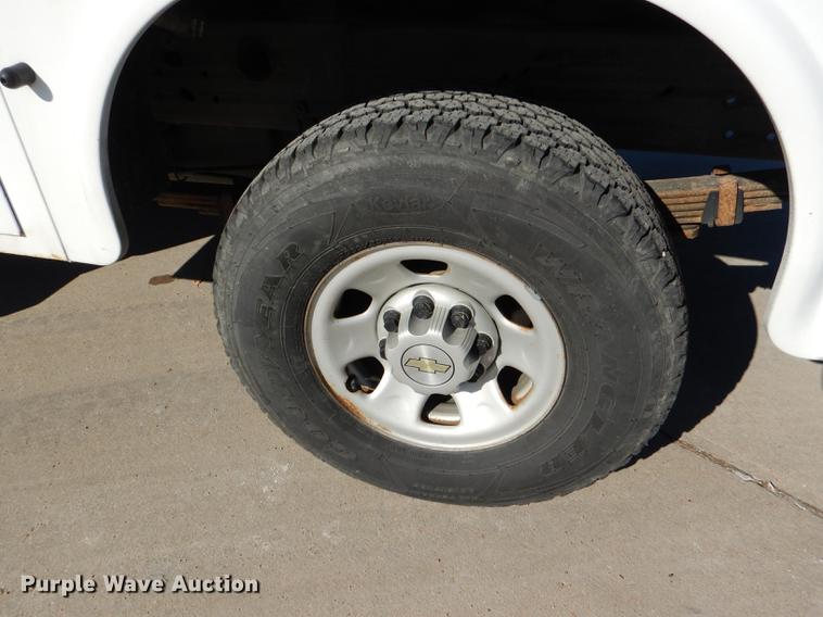 image for item DF1961 2009 Chevrolet Silverado 3500HD utility bed pickup truck