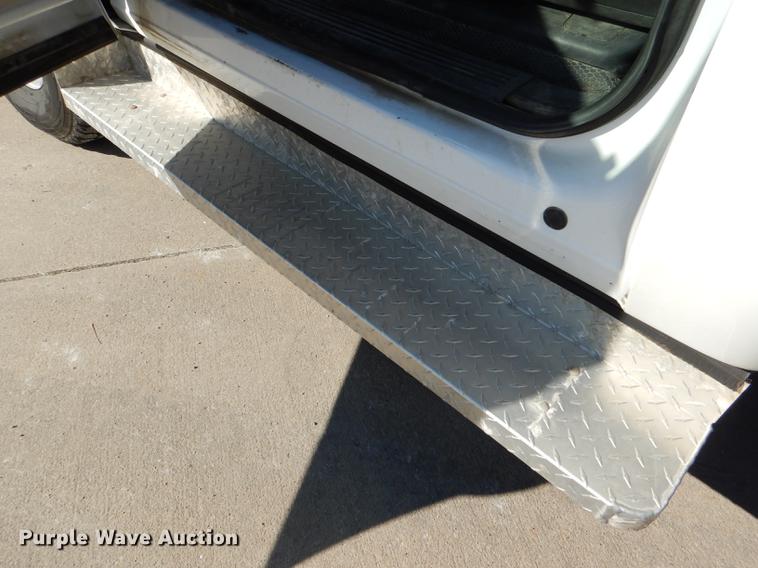 image for item DF1961 2009 Chevrolet Silverado 3500HD utility bed pickup truck