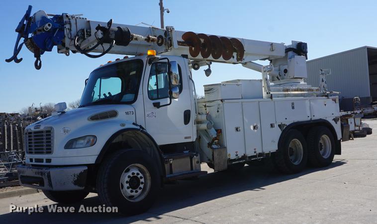 image for item DF1968 2010 Freightliner Business Class M2 digger derrick truck