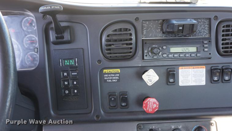 image for item DF1968 2010 Freightliner Business Class M2 digger derrick truck