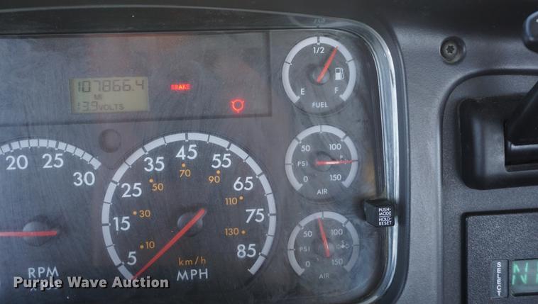 image for item DF1968 2010 Freightliner Business Class M2 digger derrick truck