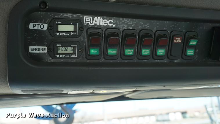 image for item DF1968 2010 Freightliner Business Class M2 digger derrick truck