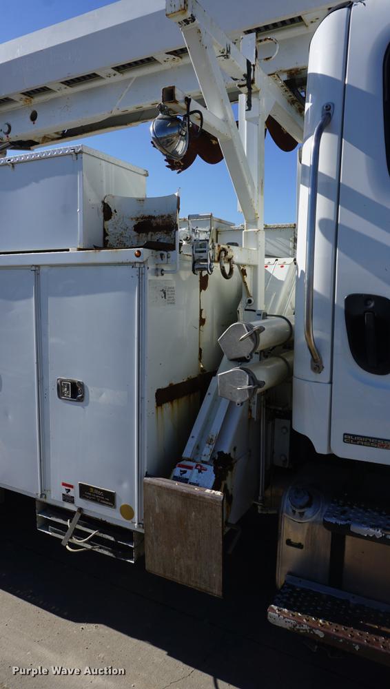 image for item DF1968 2010 Freightliner Business Class M2 digger derrick truck