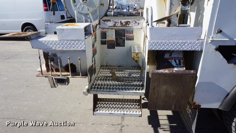 image for item DF1968 2010 Freightliner Business Class M2 digger derrick truck