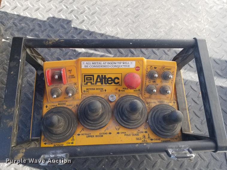 image for item DF1968 2010 Freightliner Business Class M2 digger derrick truck