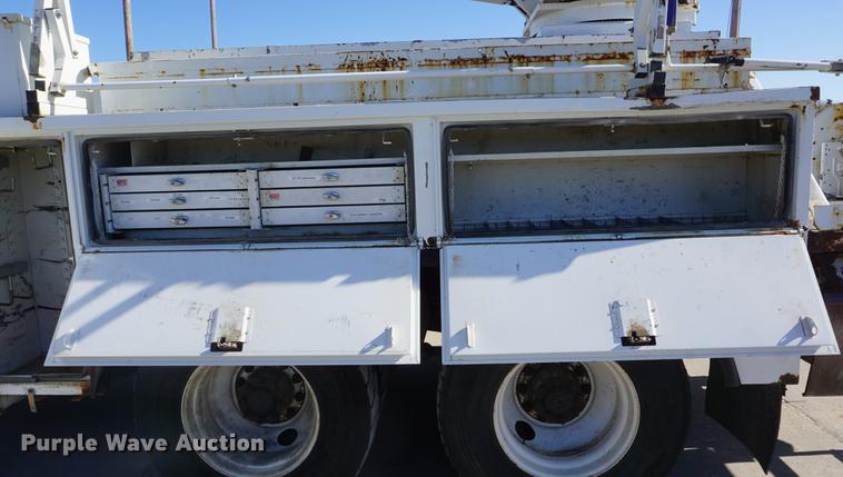 image for item DF1968 2010 Freightliner Business Class M2 digger derrick truck