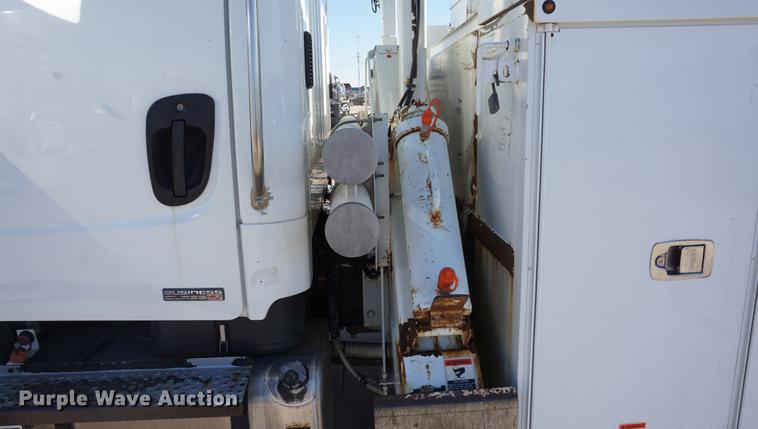 image for item DF1968 2010 Freightliner Business Class M2 digger derrick truck