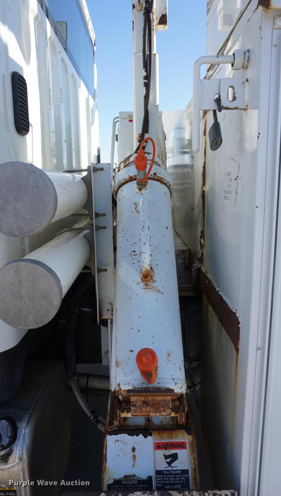 image for item DF1968 2010 Freightliner Business Class M2 digger derrick truck